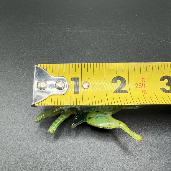 Artisan Robin Senour ~ Sacred Laughter ~ Colorful Kangaroo Brooch Pin Signed - Picture 2 of 10